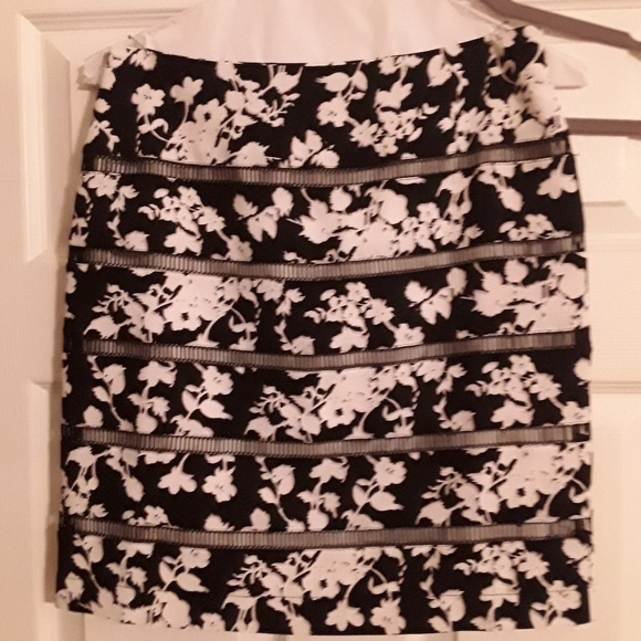WHBM pencil skirt 0P - Picture 2 of 4